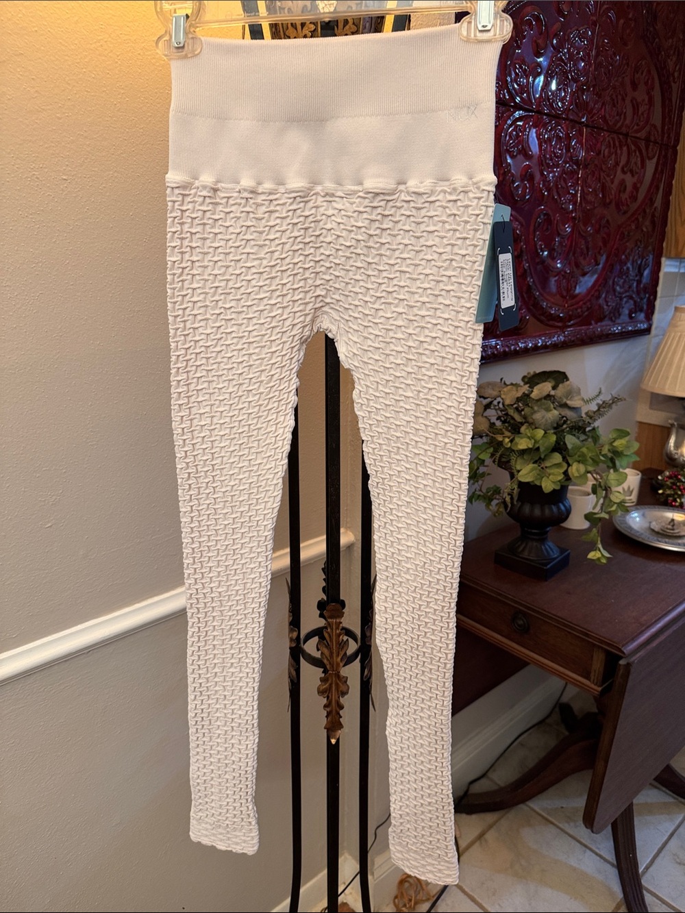 NUX Ribbed Cream Leggings with Subtle Logo